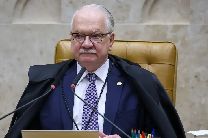 A pedido de Fachin, Mendonça retira parte de sigilo do caso Master