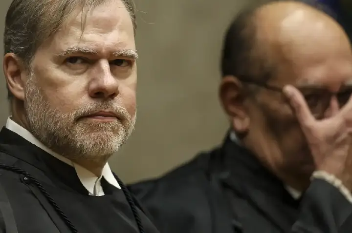 Banco Master: Toffoli pede que PF envie dados de celulares apreendidos