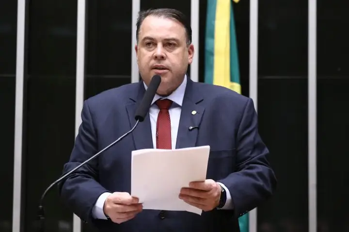 Câmara aprova projeto que cria a Universidade Federal do Esporte; acompanhe