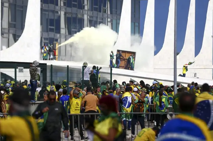Câmara aprova projeto que reduz penas dos condenados pelo 8 de janeiro