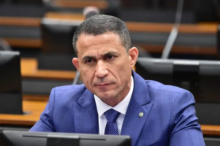 Comissão aprova possibilidade de juiz proibir entrada em estádio de agressor de mulher