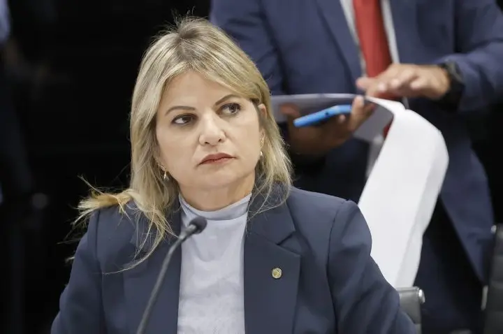 Comissão aprova projeto que cria programa de capacitação sobre direitos da mulher