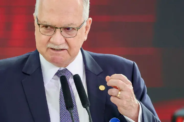 Fachin defende STF após Itália apontar parcialidade no caso Zambelli