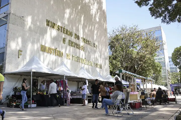 Governo libera mais R$ 3,9 bi para pagar saque-aniversário do FGTS