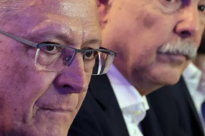 Governo prepara plano para socorrer setores afetados por tarifaço