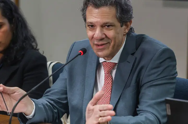 Haddad pede que Congresso enfrente problema dos supersalários