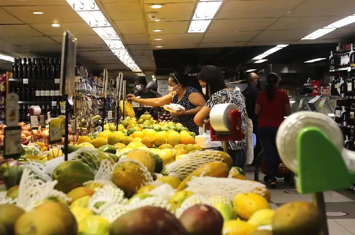 INPC de janeiro sobe 0,39% e acumula alta de 4,3% em 12 meses