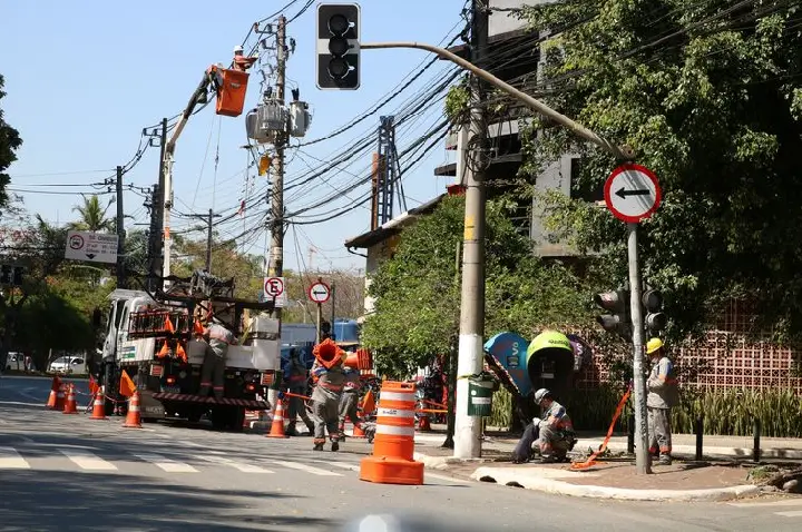 Justiça manda Enel restabelecer energia elétrica em SP em 12 horas