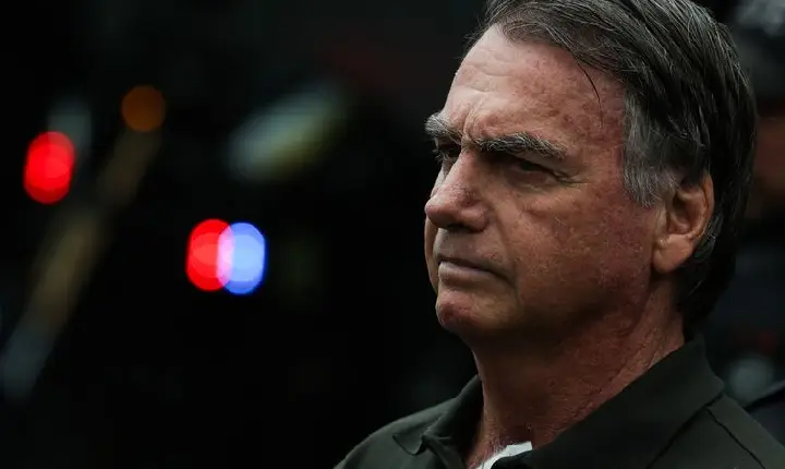 Justiça suspende benefícios vitalícios durante prisão de Bolsonaro 