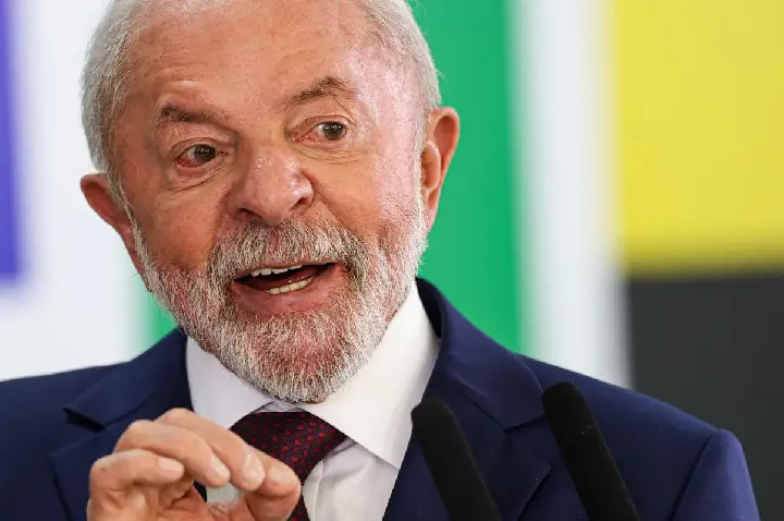 Lula volta a defender mandato para ministros do STF