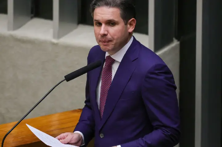 Motta promete avançar sobre escala 6x1 e trabalho por aplicativos