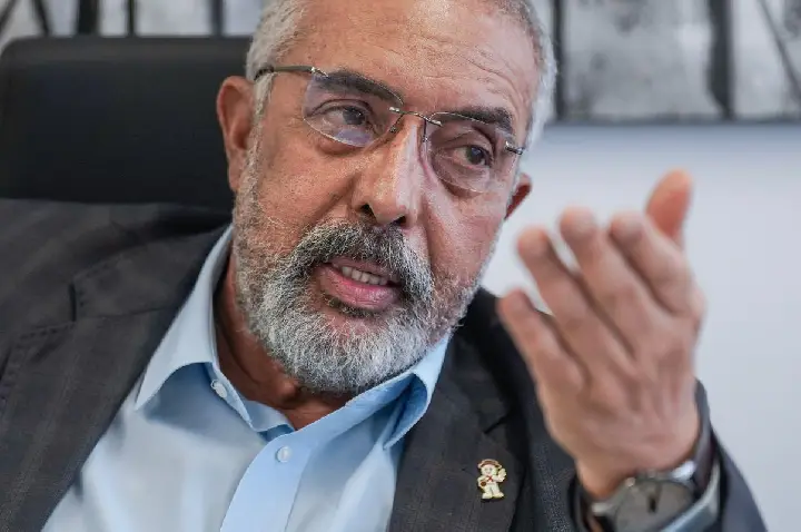 Não há mais razão para manter escala 6x1 e jornada de 44h, diz senador