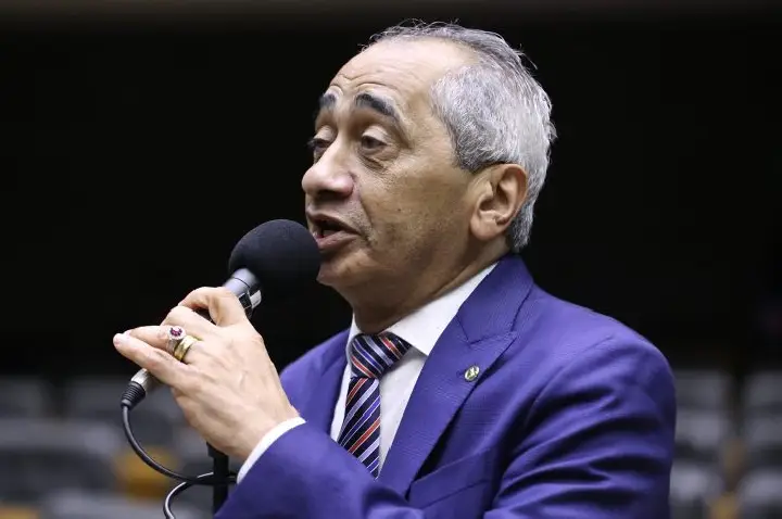 Projeto criminaliza indução a desafios perigosos que coloquem a vida em risco