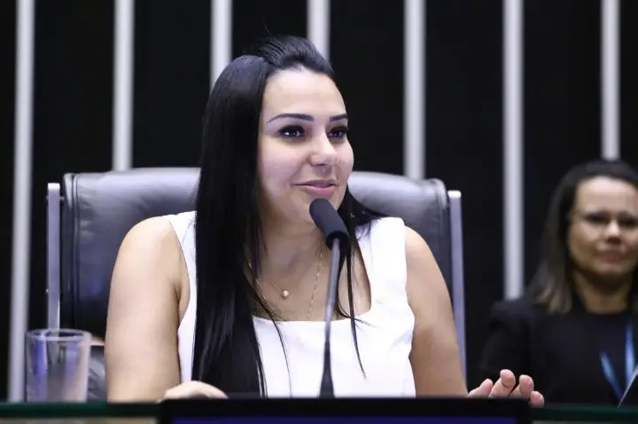 Projeto estabelece diretrizes para atendimento de mulheres com adenomiose no SUS