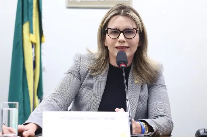 Projeto obriga SUS a oferecer suporte contínuo à saúde de pessoa trans após cirurgia de redesignação sexual