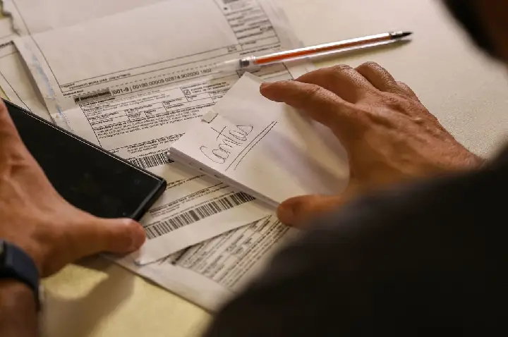 Salário mínimo de R$ 1.621 começa a ser pago nesta segunda