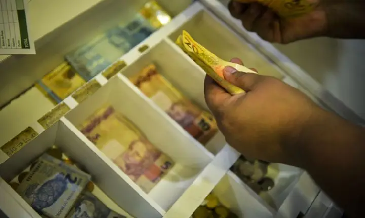 Segunda parcela do décimo terceiro deve ser depositada até esta sexta