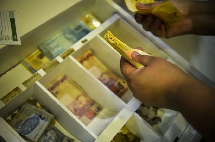 Segunda parcela do décimo terceiro deve ser depositada até esta sexta