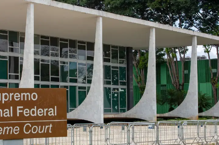 Senador vai à PGR e pede afastamento de Toffoli do caso Master