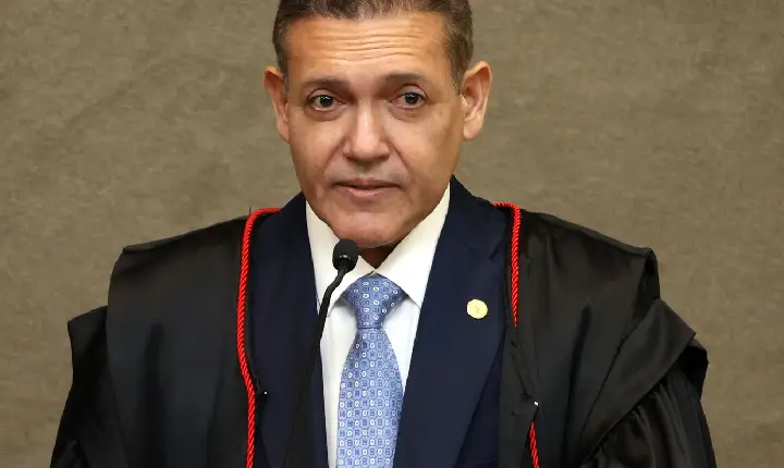 TSE atende Flávio e manda suspender canal do whatsapp Exército do Lula