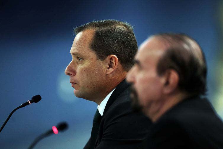 Moraes manda Cid tirar tornozeleira e cumprir pena em regime aberto