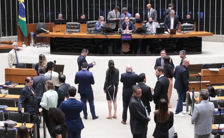 Câmara pode votar projeto que reduz benefícios fiscais federais