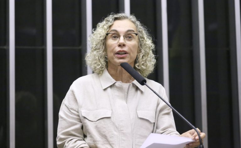 Comissão aprova projeto que torna obrigatório exame pré-operatório antes de procedimentos estéticos