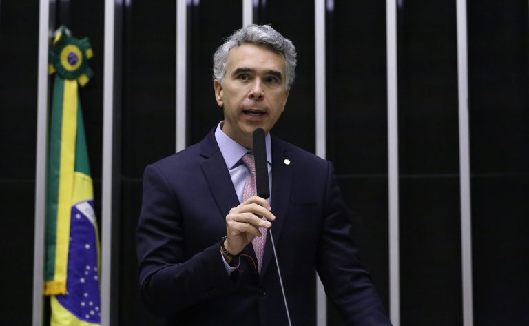 Comissão aprova proposta de estímulo à monitoria no ensino médio