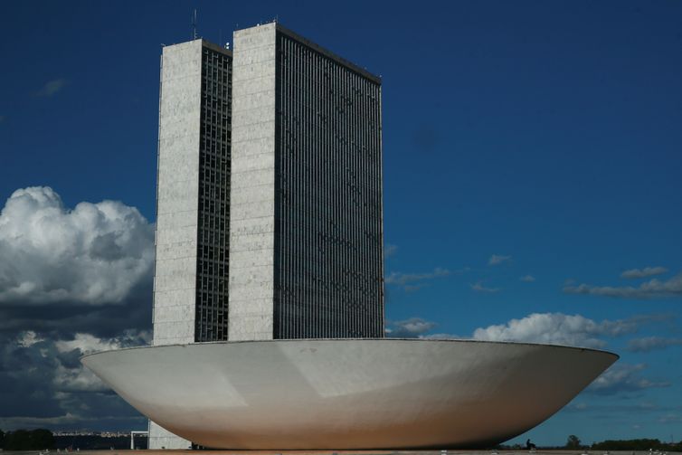 Comissão especial da Câmara aprova novo Plano Nacional de Educação