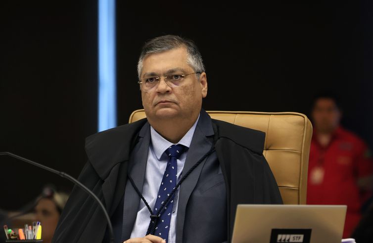 Dino manda divulgar CPF de quem ganha salário via emendas para saúde