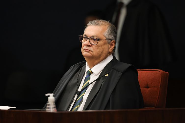 Dino suspende trecho de PL que libera emendas do orçamento secreto