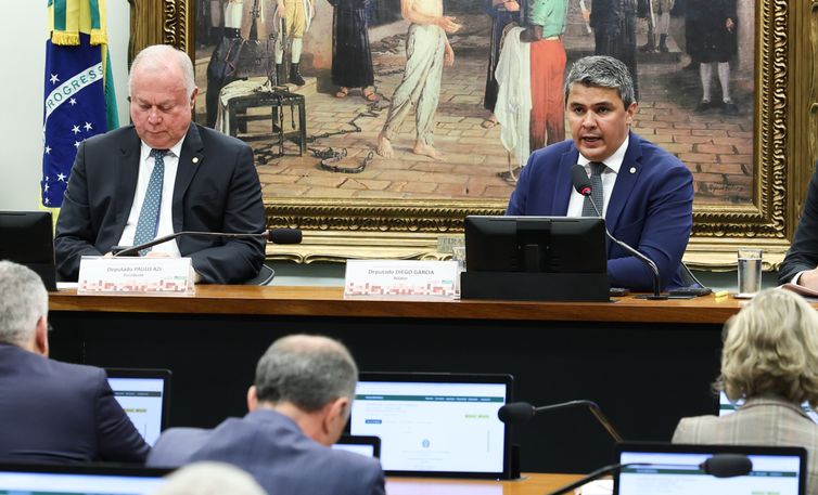 Pedido de vista adia votação de parecer sobre mandato de Zambelli