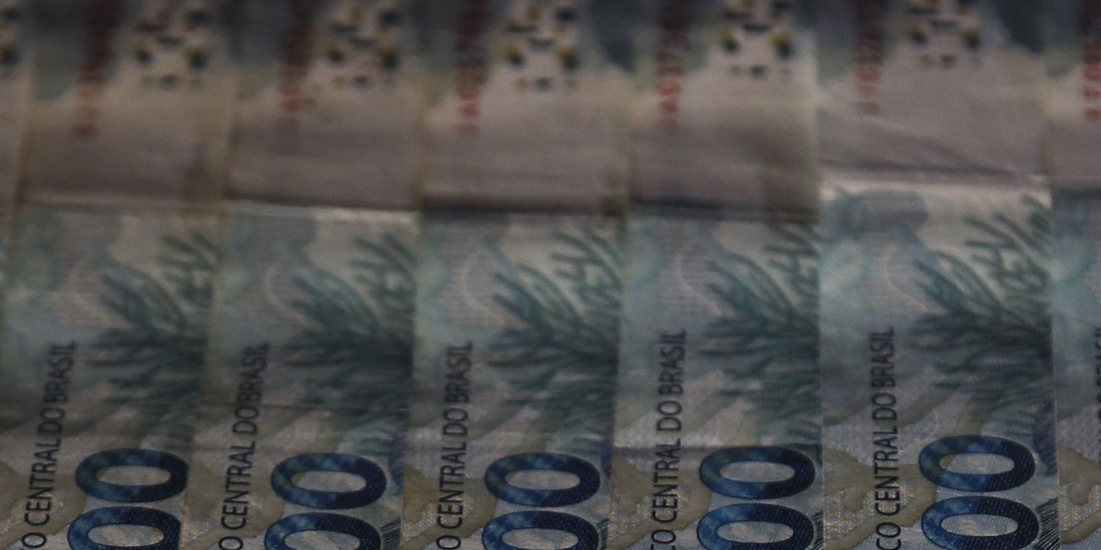 Arrecadação federal bate recorde de R$ 2,89 trilhões em 2025