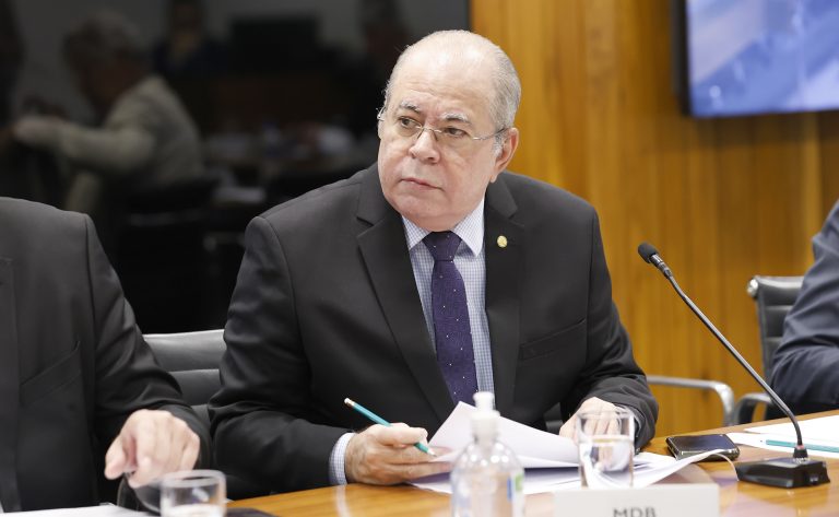 Comissão aprova incentivos fiscais para saneamento e define órgão de monitoramento