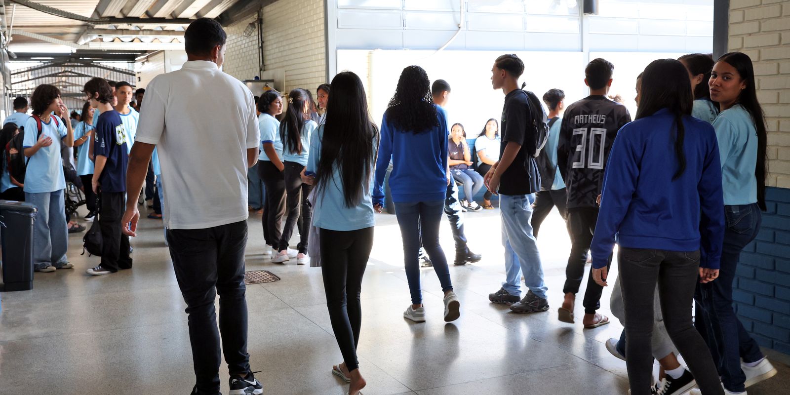Pé-de-Meia: MEC paga incentivo para nascidos em novembro e dezembro