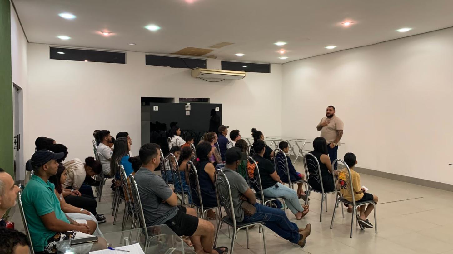 Encontro com pais e estudantes reforça importância da qualificação profissional em Aparecida do Taboado