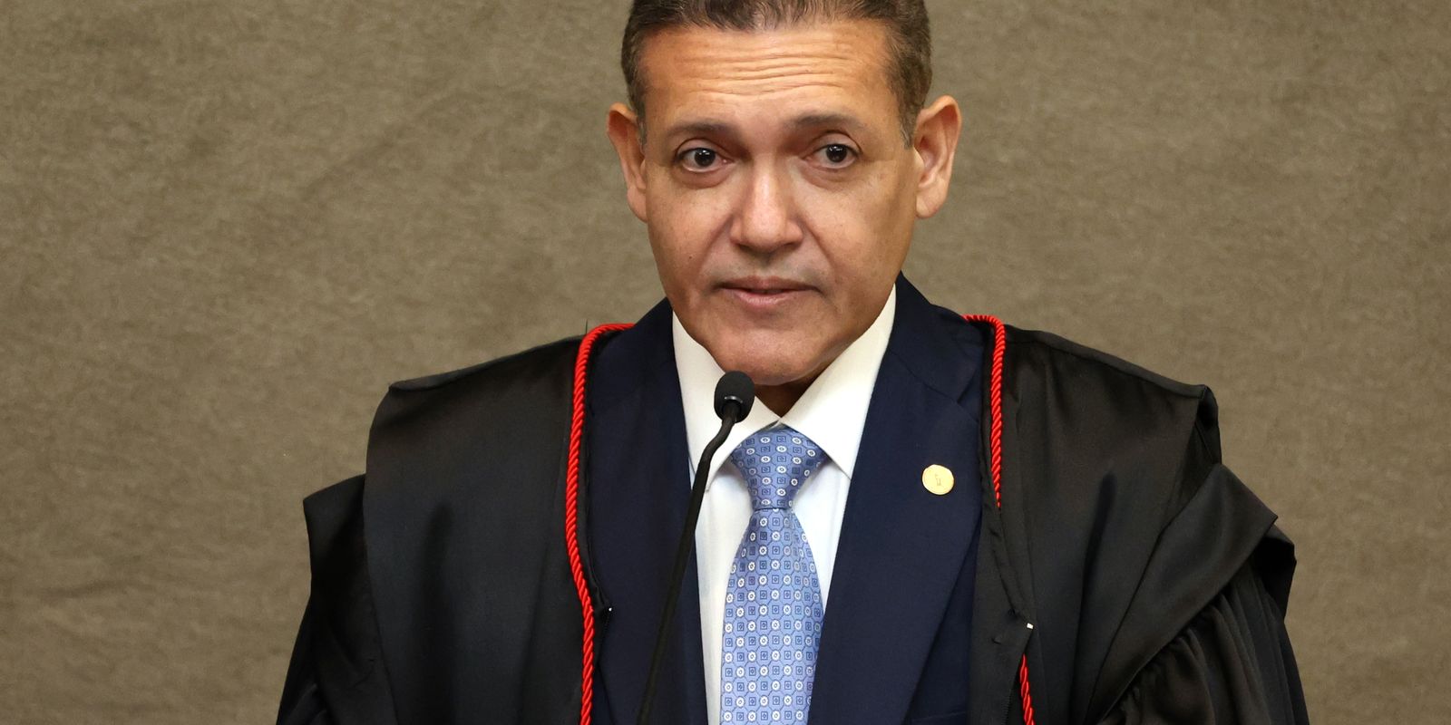 TSE atende Flávio e manda suspender canal do whatsapp Exército do Lula